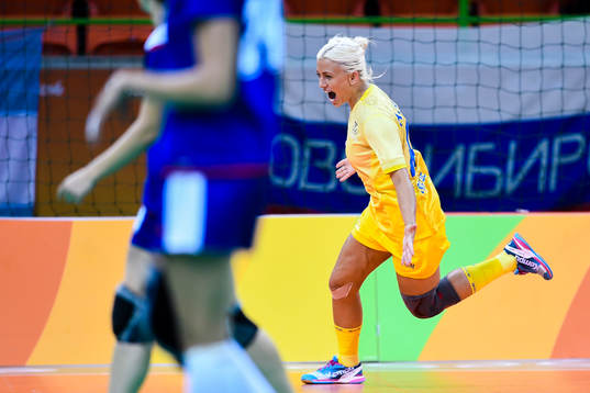 Sveriges Nathalie Hagman jublar  i handbollsmatchen mellan