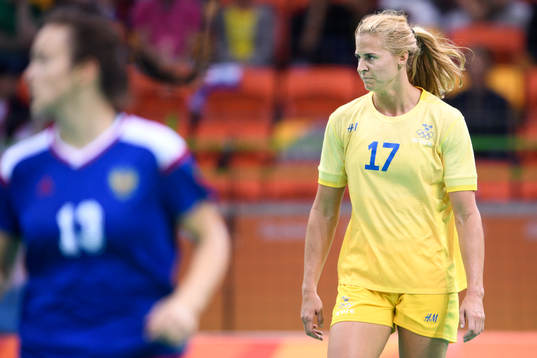 Sveriges Linnea Torstensson deppar i handbollsmatchen
