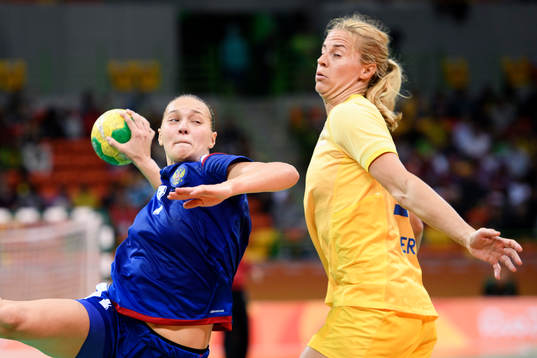 Rysslands Daria Dmitrieva och Sveriges Linnea Torstensson i