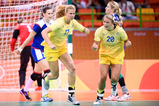 Sveriges Linnea Torstensson och Isabelle Gulldén jublar i