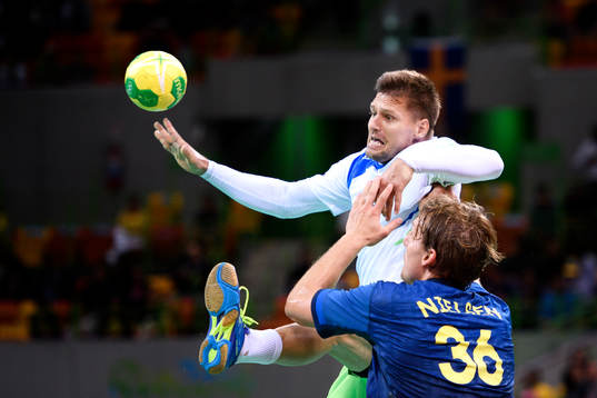 Bläddra bland fler bilder av OS 2016, dag 6, Handboll, Slovenien - Sverige
