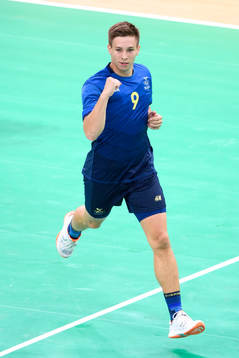 Sveriges Jerry Tollbring jublar i handbollsmatchen mellan