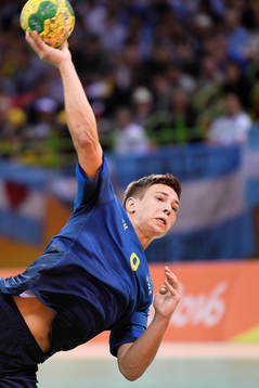 Sveriges Jerry Tollbring i handbollsmatchen mellan