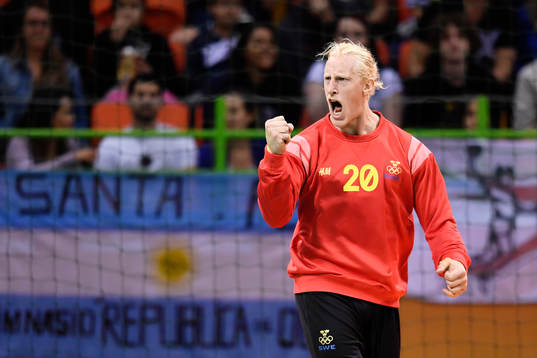 Sveriges målvakt Mikael Appelgren jublar i