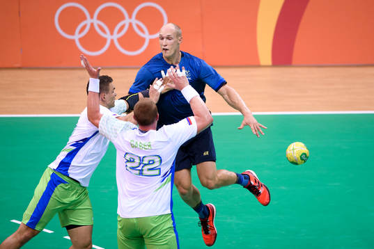 Sveriges Johan Jakobsson i handbollsmatchen mellan