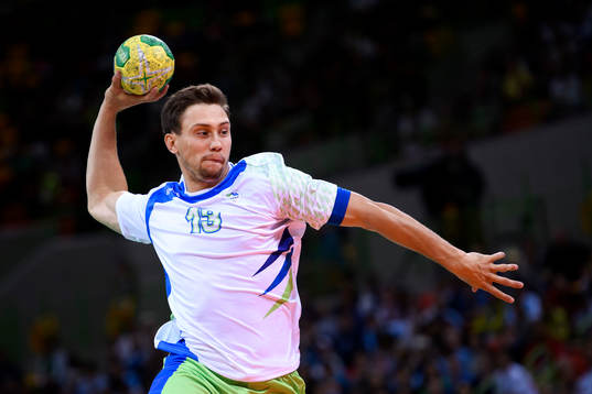 Sloveniens Darko Cingesar i handbollsmatchen mellan