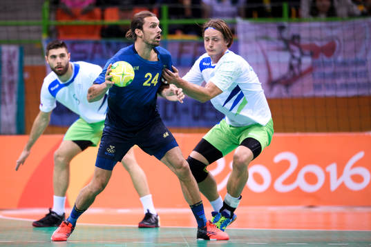 Sveriges Fredrik Petersen i handbollsmatchen mellan