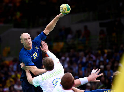 Sveriges Johan Jakobsson i handbollsmatchen mellan