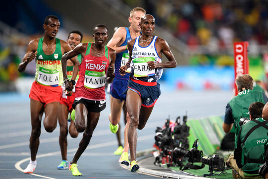 Storbritanniens Mohamed Farah i loppet på 10 000 m