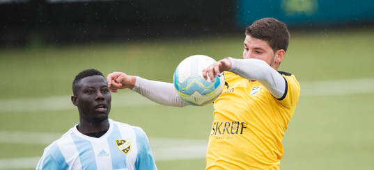 IFK Malmös tränare Olle Nordin  i matchen i division 2