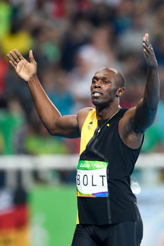 Jamaicas Usain Bolt jublar