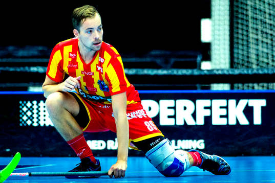 Helsingborgs Hampus Dargren försvarar