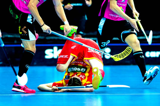 Helsingborgs Jonathan Nilsson slår en kullerbytta