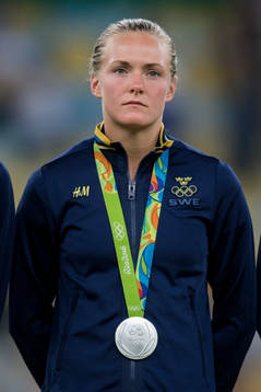 Sveriges Magdalena Ericsson med sin silvermedalj