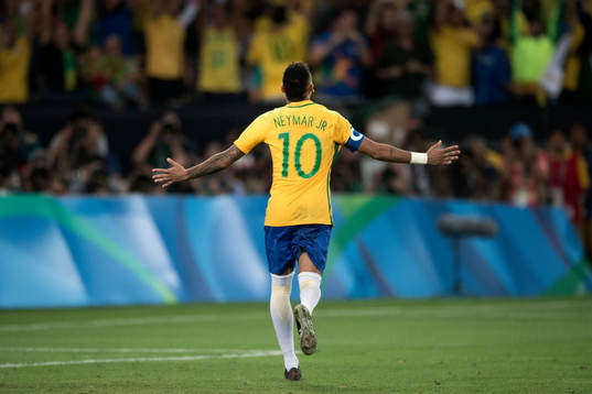 Brasiliens Neymar jublar