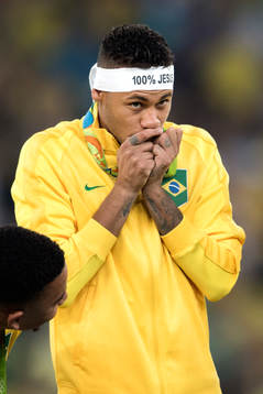 Brasiliens Neymar pussar sin medalj