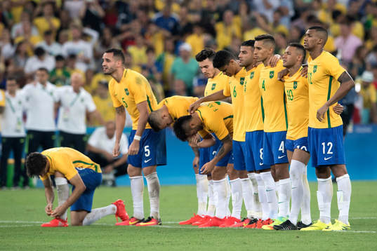 De brasilianska spelarna gör sig redo för straffläggning
