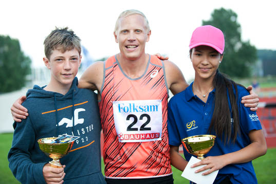 Johan Wissman från Hässelby SK med Adam Landén och Anna
