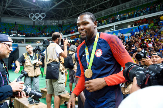 USAs Kevin Durant jublar