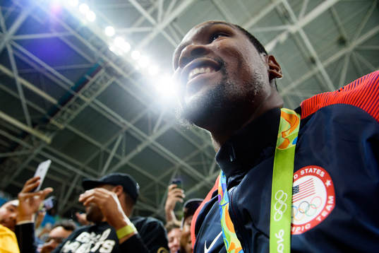 USAs Kevin Durant jublar