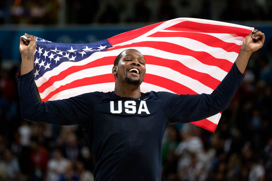 USAs Kevin Durant jublar