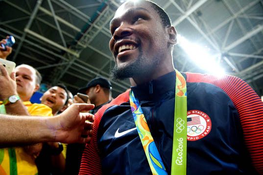 USAs Kevin Durant jublar