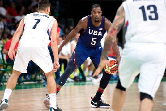 USAs Kevin Durant i basketfinalen mellan Serbien och USA