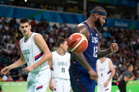 USAs DeMarcus Cousins jublar i basketfinalen mellan Serbien