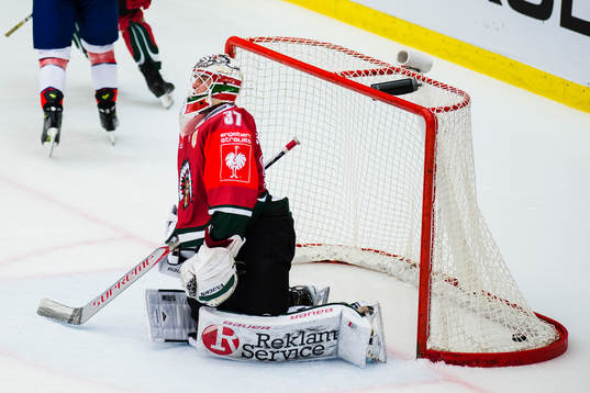 Frölundas målvakt Johan Gustafsson deppar