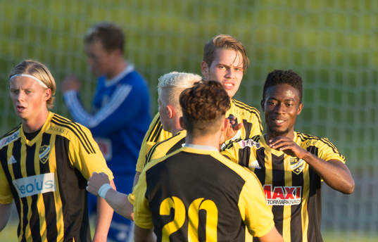 IFK Hässleholms Kojo Annor gör 1-0 i matchen i division 2