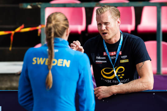 Sveriges Emma Green talar med sin tränarePer Tedenrud