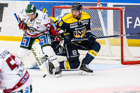 s Christoffer Persson framför HV71:s mål