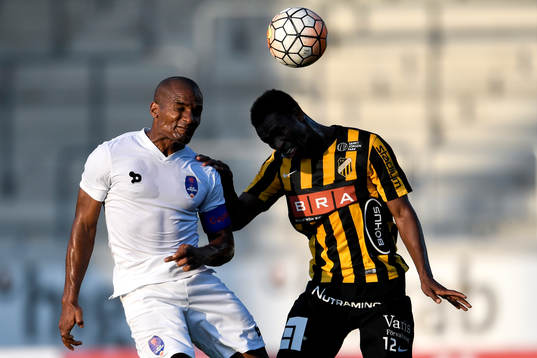 Delhi Dynamos Florent Malouda och Häckens Mohammed