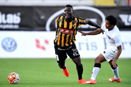 Häckens Alhassan Kamara och Delhi Dynamos Milan