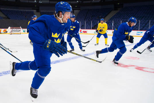 Bläddra bland fler bilder av Ishockey, inför World Cup of Hockey, matchvärmning Sverige
