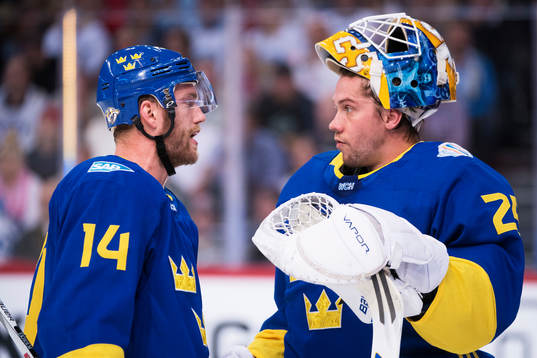 Sveriges Mattias Ekholm och målvakt Jacob Markström