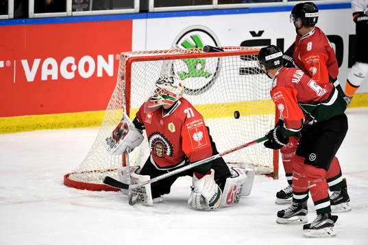 Wolfsburgs Tyson Mulock (ej i bild) gör 0-1 bakom