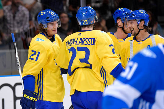 Sveriges Loui Eriksson jublar med Oliver Ekman Larsson och