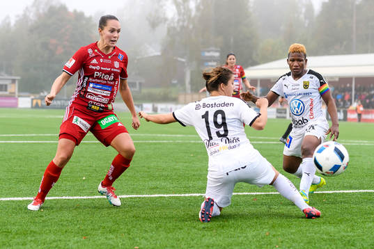Piteås Felicia Karlsson och Umeås Rita Chikwelu