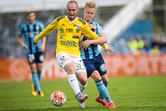 Falkenbergs Christoffer Carlsson och Djurgårdens Elliot