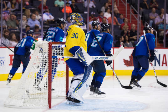 Sveriges målvakt Henrik Lundqvist deppar