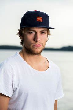 Eric Martinsson är en fd Röglespelare som numera spelar i
