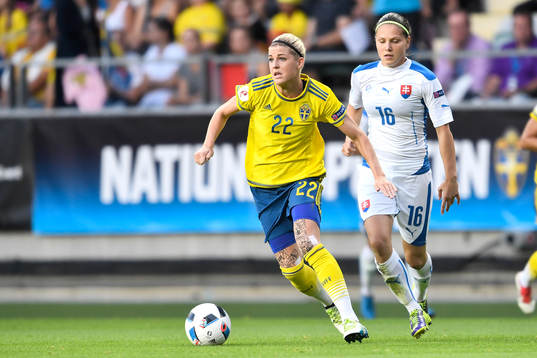 Sveriges Olivia Schough och Slovakiens Diana Bartovicova