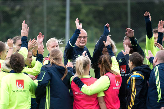 Spelarna och ledarna samlas