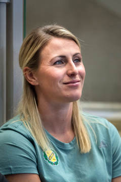 Sävehofs Johanna Alm vid sidan av planen