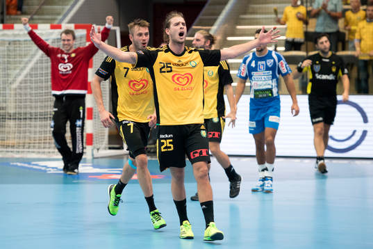 Sävehofs Jonas Larholm och Olle Forsell-Schefvert jublar