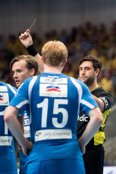 Skövdes Axel Magnusson får rött kort