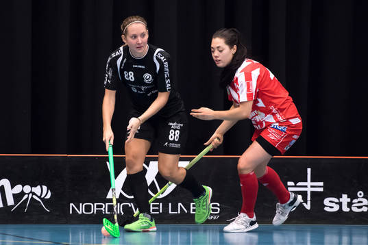 Täbys Geraldine Rossier och Pixbos Julia Larsson