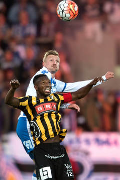 Nickduell mellan Häckens Mohammed Abubakari och IFK