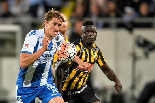 IFK Göteborgs Thomas Rogne och Häckens Alhassan Kamara